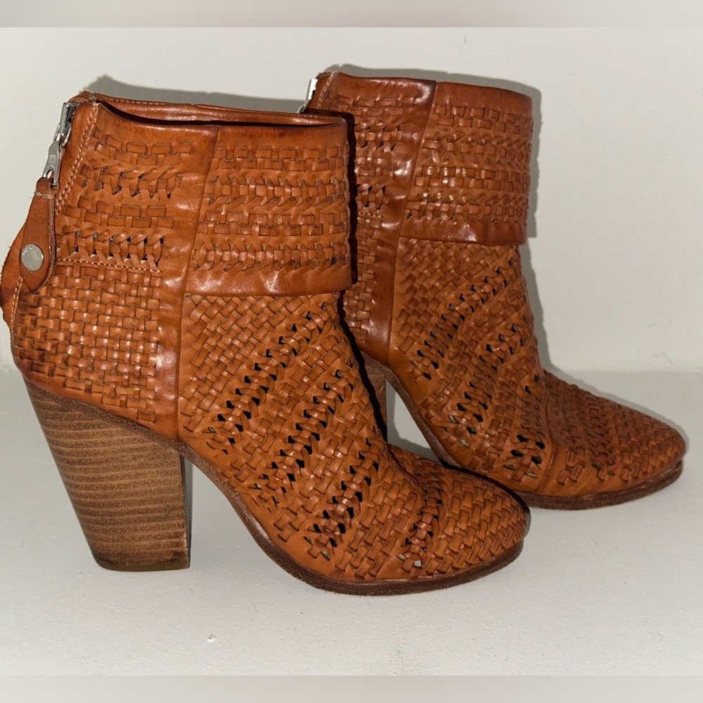 Rag & Bone Leather Ankle Boots in a size 5